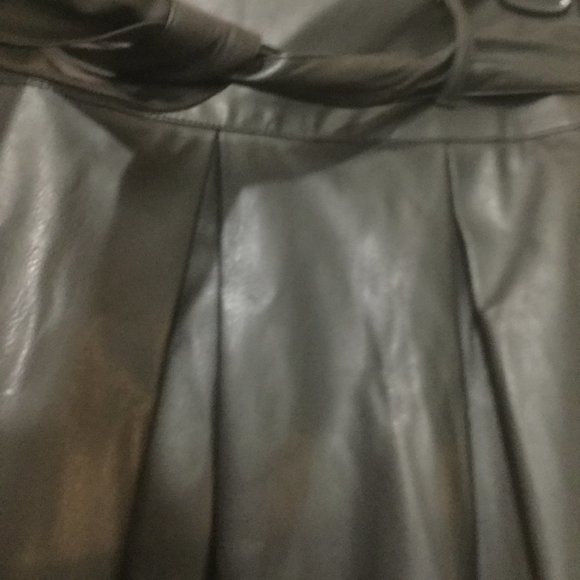 NWT Gabby Isabella faux leather skirt beautiful size medium with matching belt - Picture 5 of 8